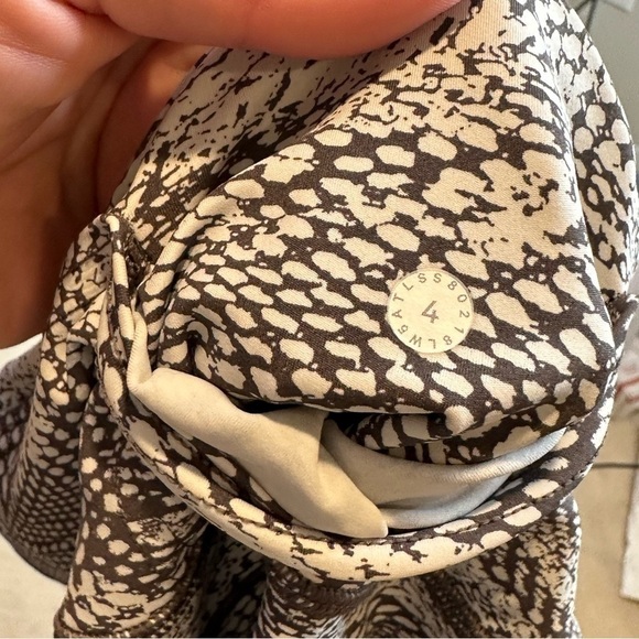 Lululemon In Movement Size 4 Crop Everlux 19" Swerve Vapor Metal Grey Legging - Picture 6 of 9